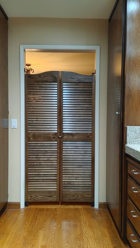 Saloon Pantry Doors, Swinging Saloon Doors Diy, Saloon Doors Laundry Room, Saloon Swinging Doors Ideas, Saloon Door Ideas, Saloon Doors Bathroom, Swinging Doors Kitchen, Saloon Doors Swinging, Swinging Cafe Doors