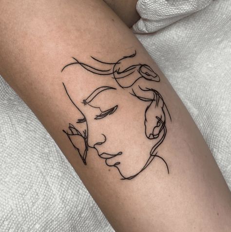 Medusa Symbol Tattoo Small, Here Lies Squidwards Hopes And Dreams Tattoo, Medusa Tattoo Simplistic, Cute Medusa Tattoo Small, Women’s Body Tattoo Design, Bold Line Tattoo Ideas, Medusa Tattoo For Women Small, Medusa Line Tattoo Design, Medusa Tattoo With Semi Colon