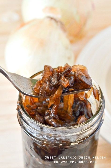 Onion Relish Recipe, Onion Jam Recipe, Pickled Vegetables Recipe, Balsamic Onions, Relish Recipe, Onion Jam, Relish Recipes, Onion Relish, Pickled Veggies