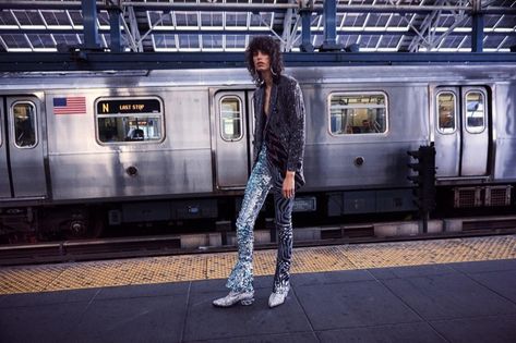 Mica Arganaraz Wears Bold Subway Style for WSJ. Magazine Subway Fashion, Concert Outfit Night, Geraldine Saglio, Bohemian Witch, Grunge Photoshoot, Mica Arganaraz, Concert Outfit Fall, 70s Girl, Subway Style