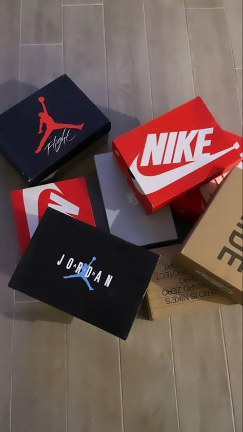 Shoe Boxes Aesthetic, Shoes Vision Board, Shoe Shopping Aesthetic, Sneaker Collection Aesthetic, Nike Shoes Box, Gangsta Lifestyle, Nike Shoes Aesthetic, Nike Boxes, Nike Shoe Box