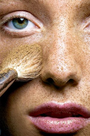 Busting the Myths of Mineral Makeup Beautiful Freckles, Beauty Hacks Nails, Mineral Makeup, Makeup Hacks, Beauty Remedies, Homemade Bath Products, No Makeup, Makeup Photography, Better Skin