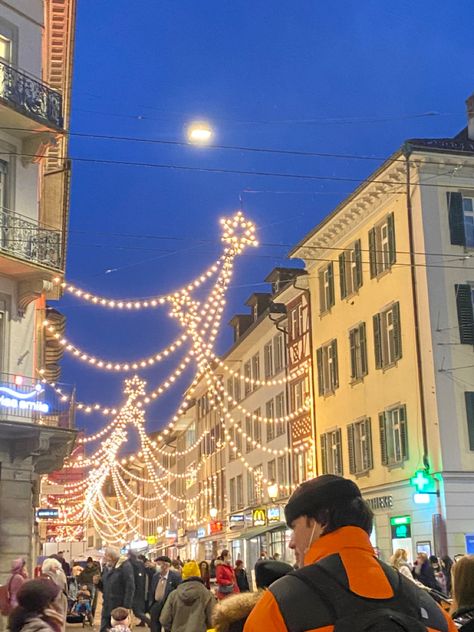 #winter #winterthur #people Cities Aesthetic, Lake Zurich, Winterthur, Western Europe, City Aesthetic, Zurich, Blue Water, Old Town, Switzerland