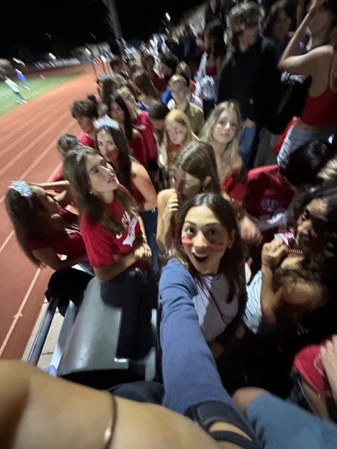 Football Game With Friends, Popular At School Aesthetic, Point Five Pictures, School Spirit Aesthetic, School Popularity Aesthetic, High School Friends Aesthetic, High School Party Aesthetic, School Fun Aesthetic, Party Aethstetic