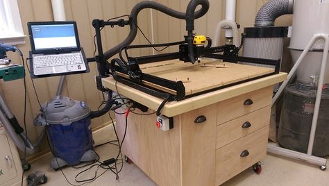 Nice pivoting arm to assist in holding the dust collection hose so it's less strain on the X/Y movement. X Carve Workstation, Cnc Workbench, X Carve, Cnc Table, Hobby Cnc, Dust Collection Hose, Cnc Router Projects, Garage Organisation, Diy Cnc Router