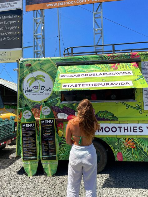 Smoothie Food Truck, Beach Food Truck, Healthy Food Truck, Food Truck Aesthetic, Truck Design Ideas, Fruit Truck, Lemonade Business, Truck Aesthetic, Smoothies Ideas