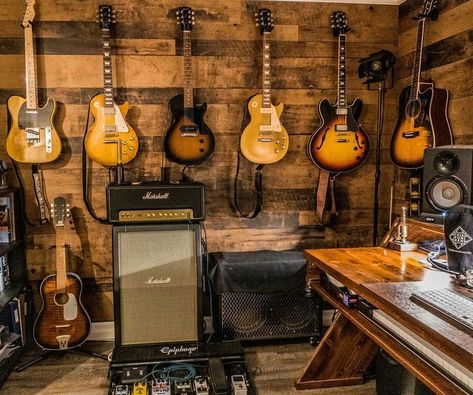 Guitar Man Cave, Musician Room, Music Room Office, Studio Music Room, Music Themed Rooms, Music Studio Design, Home Studio Desk, Music Room Art, Music Room Design