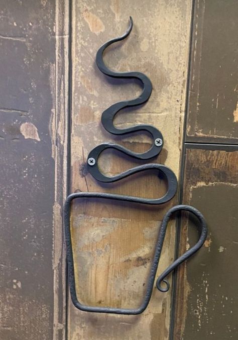 Forged Christmas Decorations, Forged Metal Projects, Blacksmith Projects That Sell, Blacksmith Projects Ideas, Forged Projects, Blacksmith Hooks, Forge Ideas, Diy Forge, Blacksmith Tongs