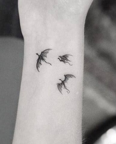 Thestral Tattoo, Dragons Tattoo, Small Dragon Tattoos, Tattoo Trend, Small Wrist Tattoos, Dragon Tattoo Designs, Music Tattoo, Wrist Tattoo, Aesthetic Tattoo