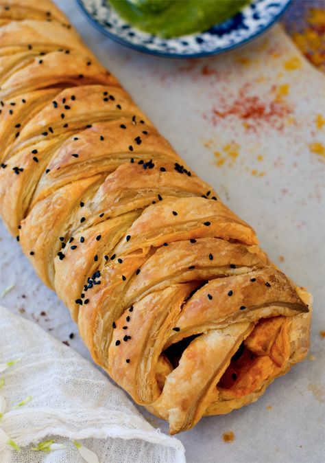 Achari paneer braided puff pastry recipe - make ahead of time appetizer Paneer Puff, Braided Puff Pastry, Chocolate Cake Cupcakes, Puff Pastry Recipes Appetizers, Achari Paneer, Puff Pastry Twists, Entertaining Appetizers, Puff Pastry Recipe, Pepperidge Farm Puff Pastry