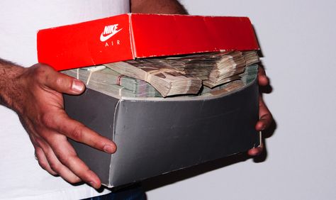 the nike show box for holding all this cash Money In Shoe Boxes, Money Stacks, Money Magnet, Money Goals, Thug Life, Jay Z, Finger Ring, Bago, Shoe Box