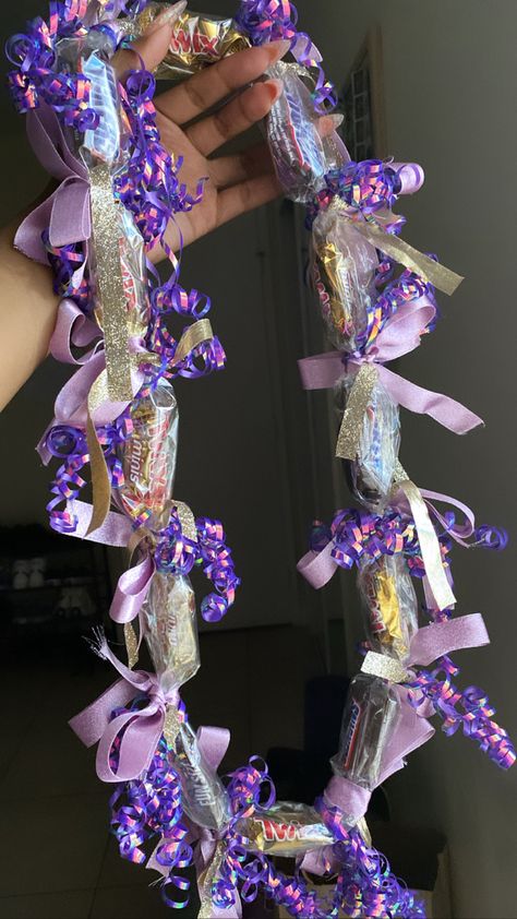 Creative Leis For Graduation, Food Leis For Graduation, Leis Graduation Ideas, Snack Leis For Graduation, Leis For Graduation Diy, How To Make A Lei, Lei Ideas For Graduation, Graduation Necklace Ideas Diy, Senior Leis