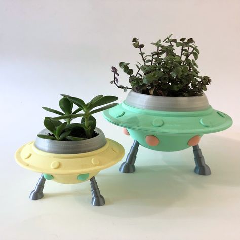 UFO Hanging Planter Flying Saucer Indoor Planter Cool Home Decor - Etsy Cool Home Decor, Replace Paper Towels, Fun Planters, Nerd Cave, Whimsical Furniture, Cute Furniture, 3d Printing Diy, Unique Planter, Indoor Planter