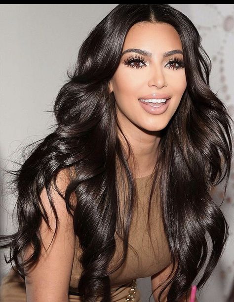 Kim K Makeup, Bombshell Curls, 2000s Hair, Kimberly Kardashian, Kim Kardashian Makeup, Kim Kardashian Hair, Hair Glam, Kardashian Hair, Kardashian Fashion