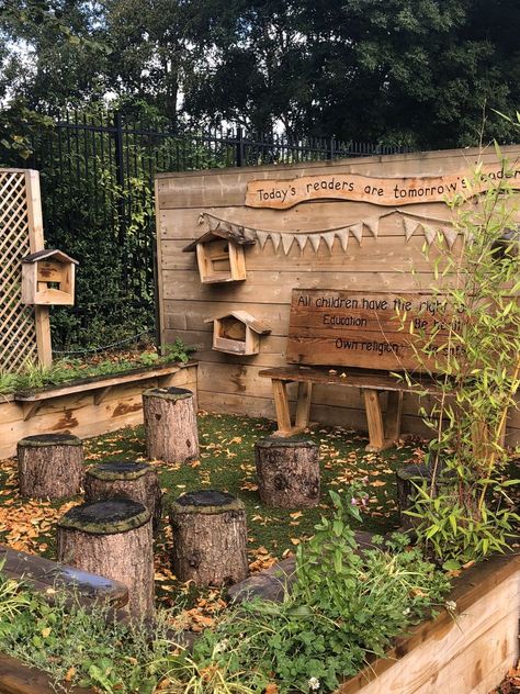 Outdoor Library Playground, Forest School Design, Playground In The Woods, Nature Play Backyard, Forest School Area, Outdoor Daycare, Kids Backyard Ideas, Nature Playscape, Kids Garden Play Area