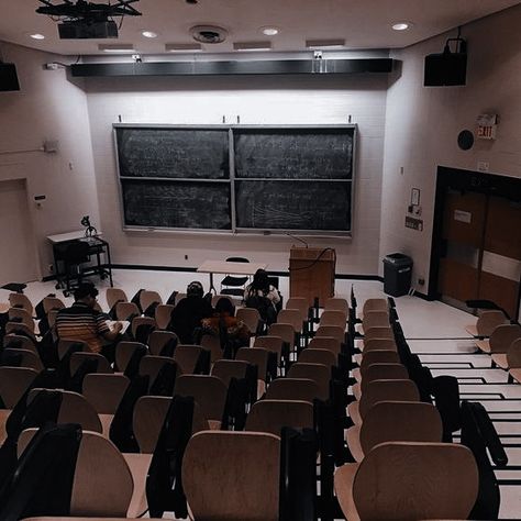 Professor Aesthetic, College Classroom, Law School Inspiration, Teacher Aesthetic, Lecture Hall, College Aesthetic, University Life, Aesthetic Japan, School Inspiration