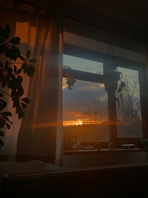 Chill Music Aesthetic, Cozy Aesthetic, Sunset Wallpaper, Window View, Nature Aesthetic, Pretty Places, Sky Aesthetic, Aesthetic Photography, Sunset Photography