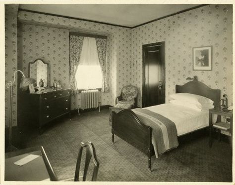 1930s Bedroom, 1940s Bedroom, Grand Mansion, Vintage Hotels, Street House, Vintage Bedroom, Country Estate, Guest Bedrooms, Architecture Firm