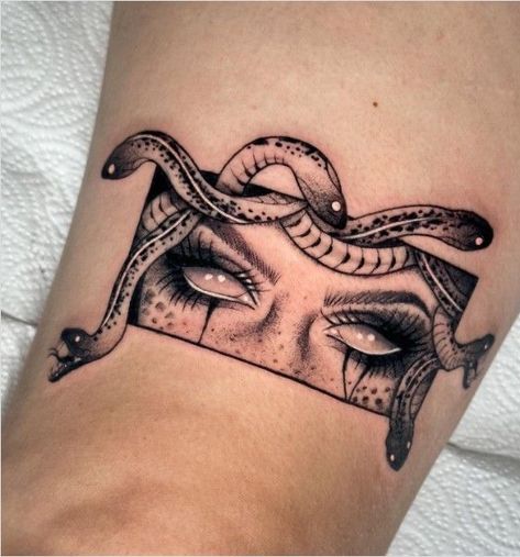 Small Simple Tattoo Ideas, Medusa Tattoos, Simple Tattoo Ideas, Medusa Tattoo Design, Medusa Tattoo, Tattoo Ideas For Women, Tattoo Style Drawings, Knee Tattoo, Large Tattoos