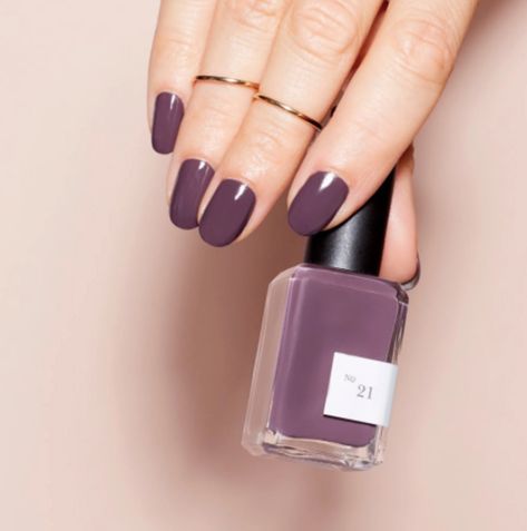 9 Best Nail Color Trends Of Fall 2020 Nontoxic Nail Polish, Fun Nail Colors, Nail Color Trends, Vegan Nail Polish, Purple Nail, Long Lasting Nails, Purple Grapes, Clean Nails, Art Tutorial