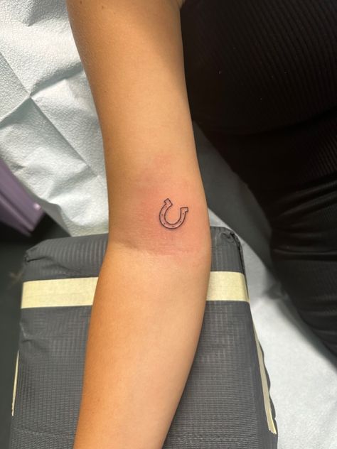 Shoe Horse Tattoo, Small Cowboy Tattoo For Women, Western Bicep Tattoo, Small Horseshoe Tattoos For Women, Meaningful Western Tattoos, Small Horse Shoe Tattoos, Western Tiny Tattoos, Horse Tattoo Stencil, Fine Line Horseshoe Tattoo