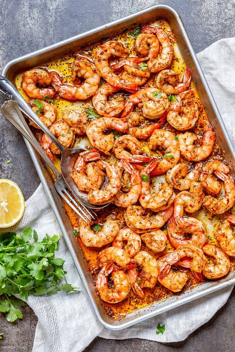 10-Minute Shrimp Sheet Pan - #shrimp #baked #recipe #eatwell101 - Sheet pan shrimp recipe makes an easy weeknight dinner that tastes amazing. Make this baked shrimp recipe once and you'll get hooked up forever! - #recipe by #eatwell101® Oven Shrimp Recipes, Easy Baked Shrimp, Cooked Shrimp Recipes, Baked Shrimp Recipes, Sheet Pan Shrimp, Pan Shrimp, Cooked Shrimp, Shrimp And Vegetables, Roasted Shrimp