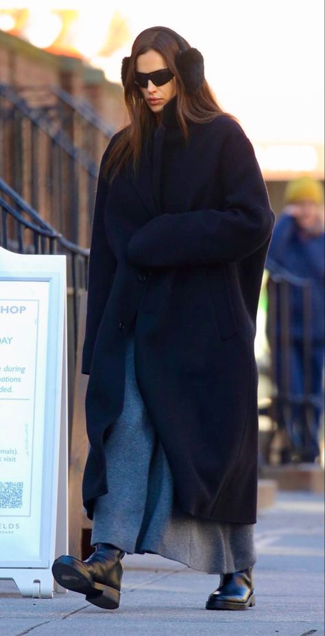 Irina Shayk Street Style, Irina Shayk Style, Street Style Outfits Casual, Blogger Outfits, Cold Outfits, Street Style Edgy, Street Style Winter, Vibe Clothes, Irina Shayk