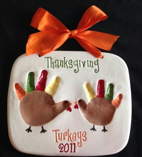 . Turkey Hats, Handprint Turkey, Baby Christmas Crafts, Baby Art Crafts, Thanksgiving Crafts For Toddlers, Diy Turkey, Thanksgiving Crafts Preschool, Baby Art Projects, Footprint Crafts