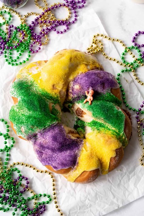 King Cake Icing Recipe, Best King Cake Recipe, King Cake Recipe Cream Cheese, Mardi Gras King Cake Recipe, King Cake Recipe Easy, New Orleans King Cake, King Cake Recipe, King Cake Baby, Mardi Gras King Cake