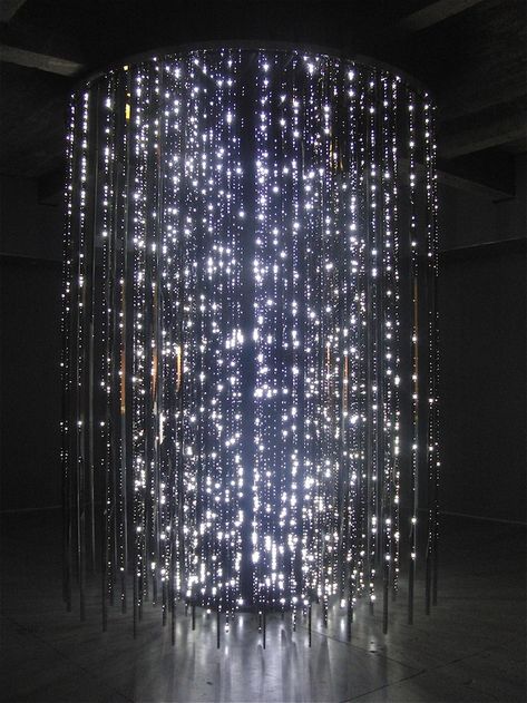 In this sparkling installation entitled Volume, artist Leo Villareal took a handful of twinkling stars and brought them down to earth. Suspended from the Light Art Installation, Tree Fort, Interior Led Lights, Geek Art, Creative Lighting, Electronic Art, Sculpture Installation, Light Installation, Dream Rooms