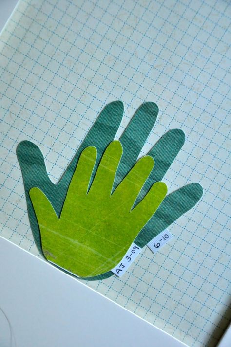 trace hand at each birthday - onto cardstock or fabric (glue to each other, but not to paper!) Handprint Art Ideas, Hand Chart, Tracing Art, Sweet People, Kid Art, Birthday Crafts, Mom Art, Handprint Art, Story Telling