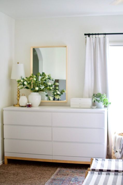 In this blog post I'm sharing a super simple ikea malm dresser hack diy! I am so in love with this insanely chic + easy Ikea hack that I’m going to share with you today. Ikea is the huge giant store of lots of good pieces that are just aching to be made great. #diy #dresser Ikea Dresser Makeover, Ikea Dresser Hack, Dresser Hack, Ikea Desk Hack, Zimmer Diy, Ikea Malm Dresser, Malm Dresser, Hack Ikea, Ikea Dresser