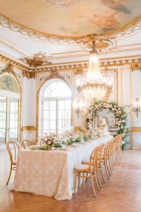 Inspired by the Gilded Age | ElegantWedding.ca Gilded Age Wedding, Traditional Table Setting, Vintage Table Setting, Rustic Table Setting, Wedding Wall Art, The Gilded Age, Stunning Wedding Venues, Victoria Wedding, Table Setting Inspiration