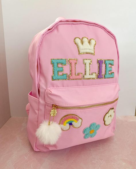 Something about multicolored letters that just make a backpack pop! ✨🤩 #kidsbackpacks #kidsstyle #kidfashion #backtoschool #custombackpack #personalizedbackpack #firstdayofschool #preppystyle Stoney Clover Backpack Ideas, Backpack With Patches, Diy Diaper Bag, Backpacks For Kids, Cute Diaper Bags, Backpack Fits, Daycare School, Chenille Patches, Mesh Backpack