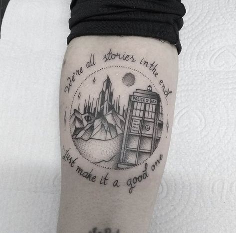 Dr Who Tattoo, Tardis Tattoo, Doctor Who Tattoo, Simple Tats, Bestie Tattoo, Wall Tattoo, 1 Tattoo, Discreet Tattoos, Mom Tattoos