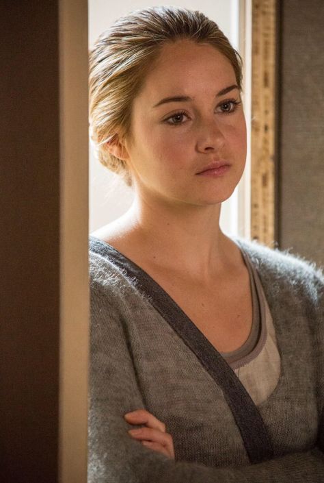 Beatrice "Tris" Proir". Rereading alligent and doing it very slowly I dont know if i can handle it again... :( Beatrice Prior, Divergent 2014, Divergent Four, Tris And Four, Tris Prior, Divergent Fandom, I Am Brave, Divergent Trilogy, Divergent Insurgent Allegiant