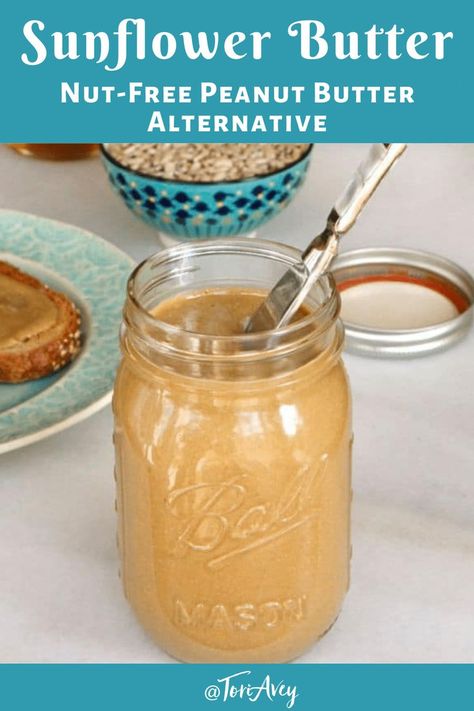 Learn to make smooth, delicious, all natural and allergy-friendly homemade sunflower butter in your food processor with sunflower seeds, honey and salt. #sunflowerbutter Sunflower Butter Recipes, Sunflower Seed Butter Recipes, Peanut Butter Alternatives, Jar Desserts, Sunflower Seed Butter, Diy Sunflower, Sunflower Butter, Summer Foods, Kosher Recipes