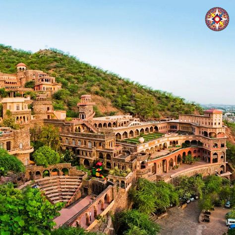 Neemrana Fort Palace Wedding, Aladdin Palace, Neemrana Fort Palace, Neemrana Fort, India Landscape, Umaid Bhawan Palace, Palace Wedding, Wedding Destinations, India Wedding