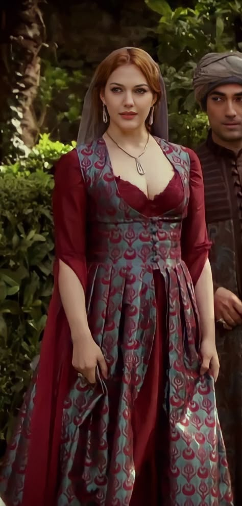 Sultana Dress, Meryem Uzerli, Hurrem Sultan, Period Dress, Century Dress, My Movie, Royal Outfits, Full Dress, Turkish Fashion