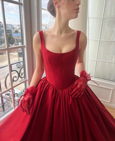 Styling A Red Dress, Red Party Dress Short, Short Dresses Party Night, Ball Gown Corset, Red Corset Dress, Simple Prom Dress Long, Informal Dress, Quinceñera Dresses, Gorgeous Prom Dresses