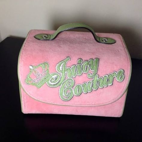 pink and green juicy couture makeup bag Juicy Couture Makeup, Couture Makeup, Juicy Couture Accessories, Y2k Accessories, Pink Girly Things, Couture Bags, Juicy Couture Bags, Makeup Case, Cute Bags