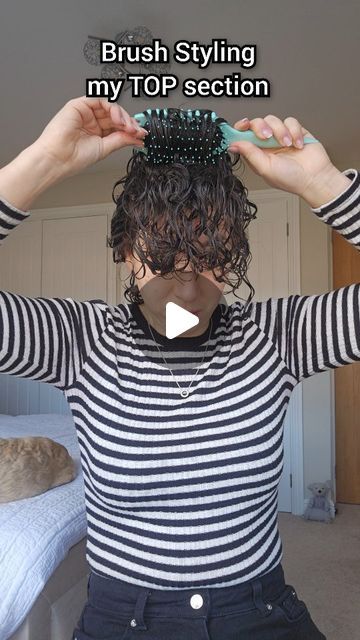 Victoria | Curly Haircare Tips on Instagram: "Here is how I brush style the top section of my hair for those asking on my previous reels.  Brush is the @bouncecurl define styling brush - COOPER10 (aff) - you'll be sick of seeing me tag this 🤣  #curlyhair #curls #curly #curlygirl #curlyhairstyles #naturalcurls #naturalcurlyhair #naturalhair #curlyhairtutorial #brushstyling" Short Curls Haircut, Naturally Curly Colored Hair, Hair Short Curly Styles, Curly Hairstyles With Barrettes, Curly Brush Styling, Hairstyles For Short Hair Curly Style, How To Make My Hair Curly Natural Curls, Short Curly Hair Styling Ideas, How To Style The Front Of Curly Hair