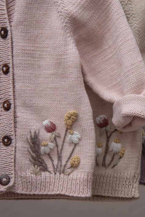 Embroider Ideas, Baby Sweater Patterns, Baby Sweater Knitting Pattern, Knitted Baby Cardigan, Embroidery Sweater, Embroidery On Clothes, 자수 디자인, Crochet Cardigan Pattern, Baby Cardigan