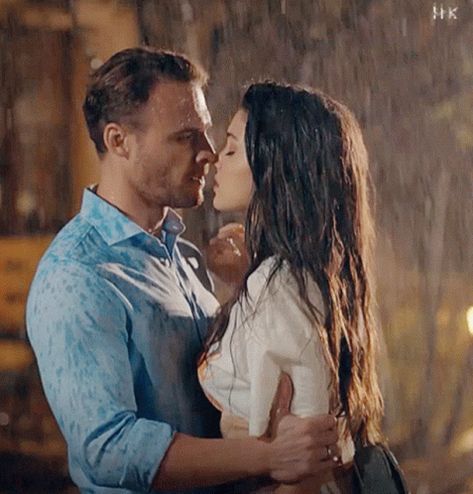 Kerembursin Serkanbolat GIF - Kerembursin Serkanbolat Sencalkapimi - Discover & Share GIFs Hande Erçel Gif, Hande Erçel And Kerem Bursin, Hande Ercel Kerem Bursin, Beloved Movie, Turkish Film, Movie Couples, Couples Images, Erkenci Kuş, Relationship Goals Pictures