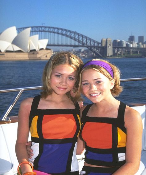 Celebrating Mary Kate & Ashley's Most Iconic Movie Outfits #refinery29 https://www.refinery29.com/en-us/2017/06/158684/olsen-twins-best-movie-matching-outfits#slide-1 Olsen Twins Movies, Our Lips Are Sealed, Olsen Style, Ashley Mary Kate Olsen, Olsen Twins Style, Mary Kate And Ashley, Big Energy, Olsen Sister, Aesthetic 90s