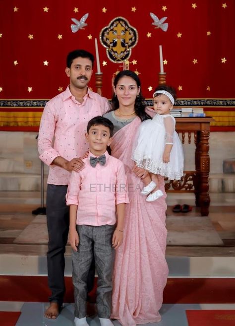 Family Dress Combination, Family Dress Code For Wedding Indian, Family Photo Outfits Indian, Family Outfits Indian, Family Dress Combination Indian, Family Matching Outfits Indian, Family Clothing Sets, Mom Daughter Matching Dresses, Family Dress