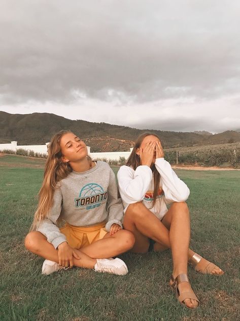 𝒷𝑒𝓈𝓉𝒾𝑒 Bff Pics, Best Friend Photography, Best Friend Photoshoot, Friend Pics, Bff Photoshoot, Best Friend Photos, Cute Friend Pictures, Bff Goals, Bestie Goals