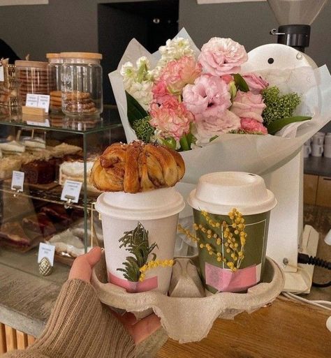 Spring Cafe Aesthetic, Girly Coffee Shop Aesthetic, Flowers Coffee Shop, Girly Spring Aesthetic, Coffee And Pastries, Cottagecore Nature, Flower Cafe, Coffee Shop Aesthetic, Coffee Flower