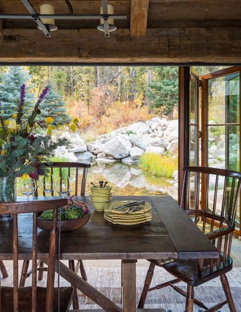 See Inside This Rustic Home Built With Former Homestead Cabins From the Rocky Mountains - Indoor- Outdoor Dining Room Photos Rustic Windows, Modest House, Contemporary Country Home, Outdoor Dining Room, Lake Living, Guest Cottage, Country Design, Koi Pond, Mountain House