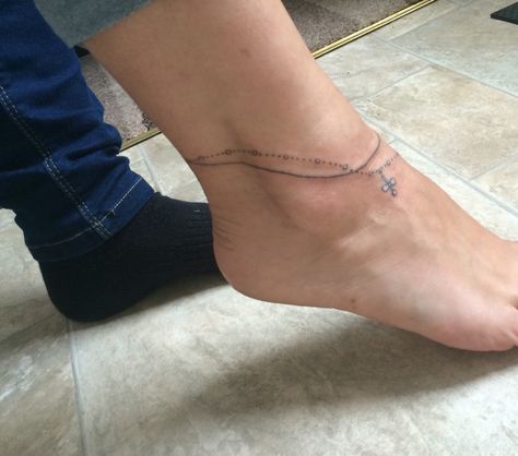 My new Anklet tattoo on my ankle, love it! It's girly and delicate Ankle Bracelets Tattoos For Women, Bracelet Tattoos With Names, Anklet Tattoo, Small Foot Tattoos, Ankle Bracelet Tattoo, Ankle Tattoo Designs, Bracelet Tattoo, Armband Tattoos, Ankle Tattoos For Women